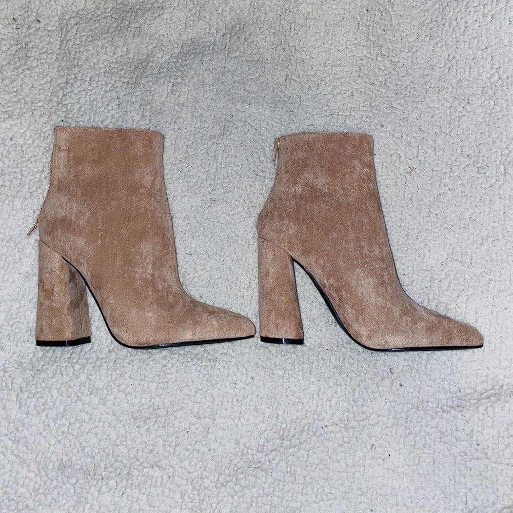 Brand new tan suede ankle booties!